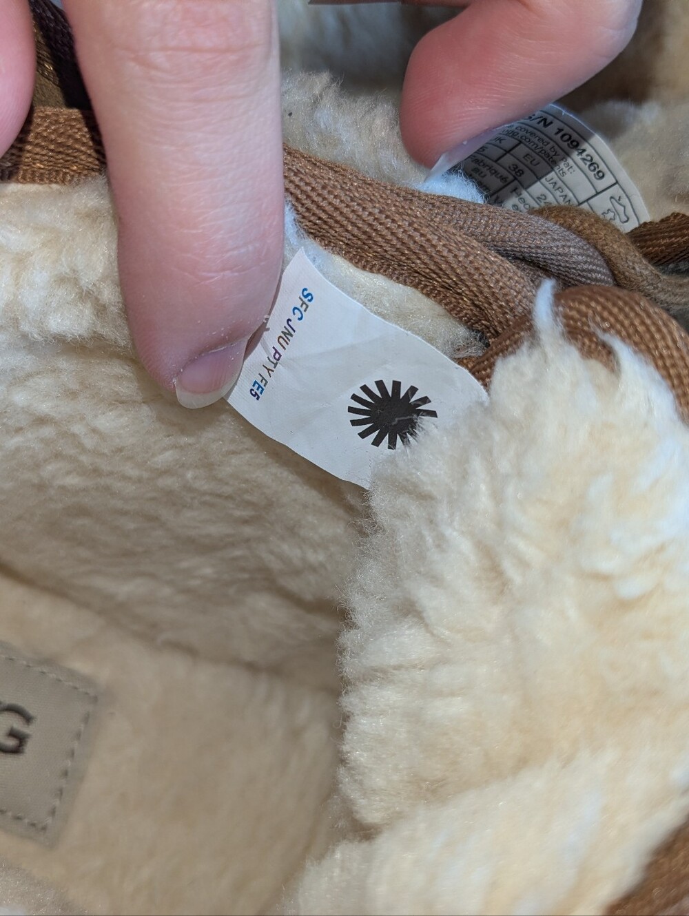 🐻 UGG Neumel Boots in Chestnut 🤎 - Picture 9 of 10